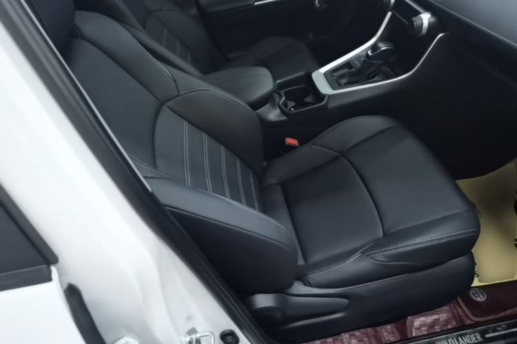 Used Toyota Wildlander 2022 2.0L CVT Two-Wheel Drive Luxury PLUS Edition Right Front Seat