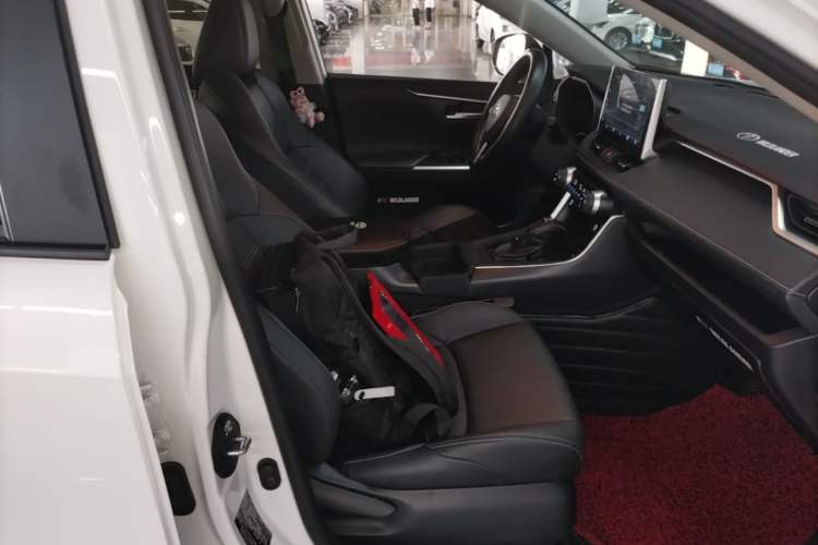 Used Toyota Wildlander 2022 2.0L CVT Two-Wheel Drive Luxury PLUS Edition Right Front Seat
