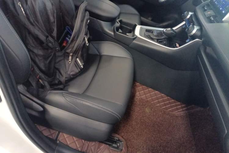 Used Toyota Wildlander 2022 2.0L CVT Four-Wheel Drive Luxury Edition Right Front Seat