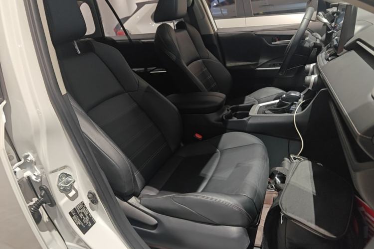 Used Toyota Wildlander 2022 2.0L CVT 4x4 Luxury PLUS Edition Right Front Seat