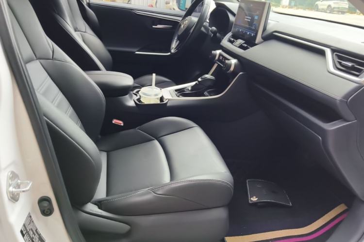 Used Toyota Wildlander 2022 2.0L CVT Two-Wheel Drive Luxury PLUS Edition Right Front Seat
