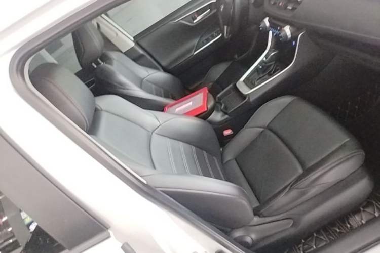 Used Toyota Wildlander 2022 2.0L CVT Two-Wheel Drive Luxury PLUS Edition Right Front Seat