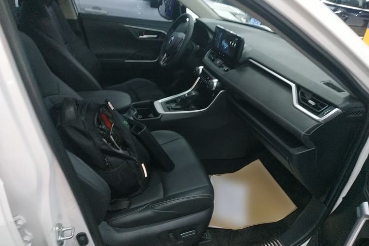 Used Toyota Wildlander 2022 2.0L CVT Two-Wheel Drive Luxury PLUS Edition Right Front Seat