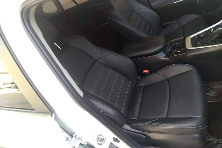 Used Toyota Wildlander 2022 Dual-Motor 2.5L E-CVT 4x4 Luxury PLUS Edition Right Front Seat