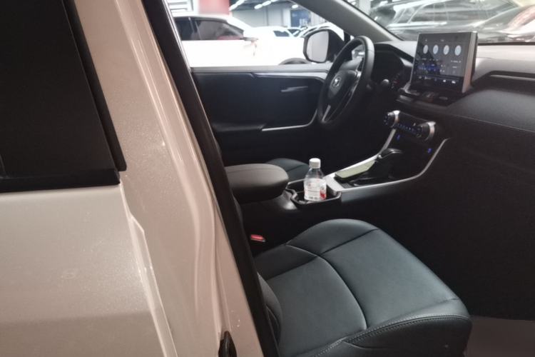 Used Toyota Wildlander 2022 2.0L CVT Two-Wheel Drive Luxury PLUS Edition Right Front Seat
