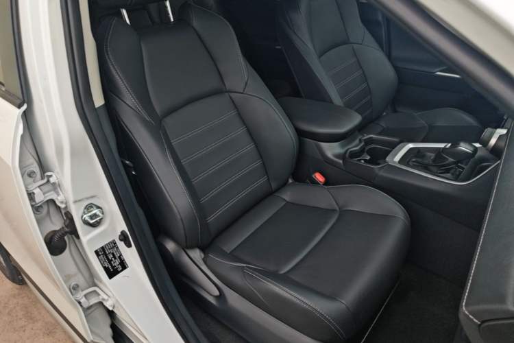 Used Toyota Wildlander 2022 2.0L CVT 4x4 Luxury PLUS Edition Right Front Seat