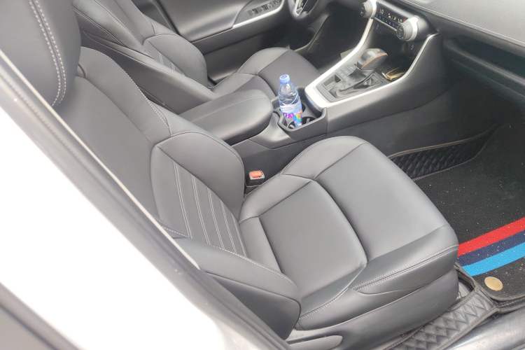 Used Toyota Wildlander 2022 2.0L CVT Four-Wheel Drive Luxury Edition Right Front Seat