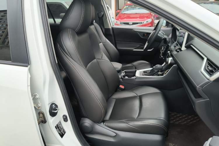 Used Toyota Wildlander 2022 2.0L CVT Two-Wheel Drive Leading Edition Right Front Seat