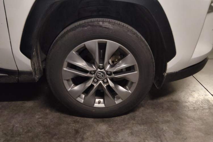 Used Toyota Wildlander 2022 2.0L CVT Four-Wheel Drive Luxury Edition Right Front Wheel Hub