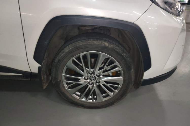 Used Toyota Wildlander 2022 2.0L CVT Four-Wheel Drive Premium Edition Right Front Wheel Hub