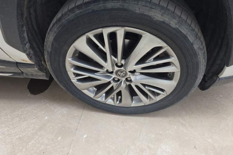 Used Toyota Wildlander 2022 2.0L CVT Four-Wheel Drive Premium Edition Right Front Wheel Hub
