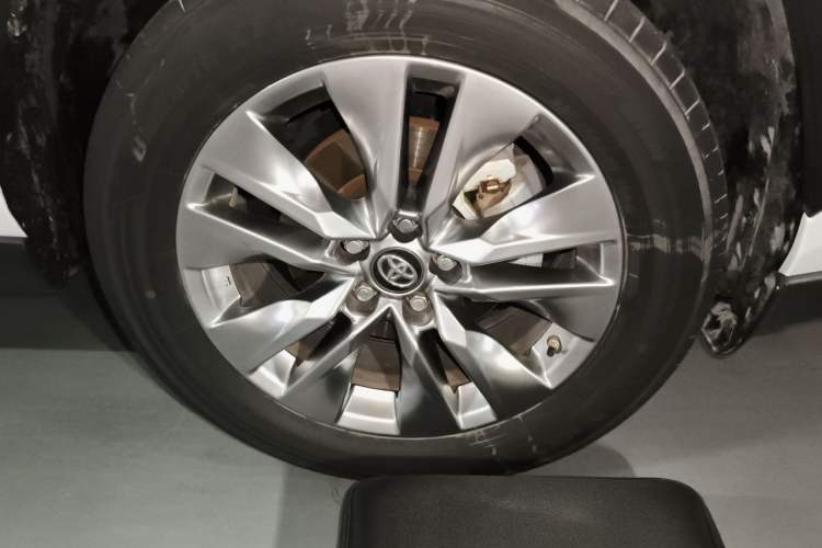 Used Toyota Wildlander 2022 2.0L CVT Two-Wheel Drive Luxury PLUS Edition Right Front Wheel Hub