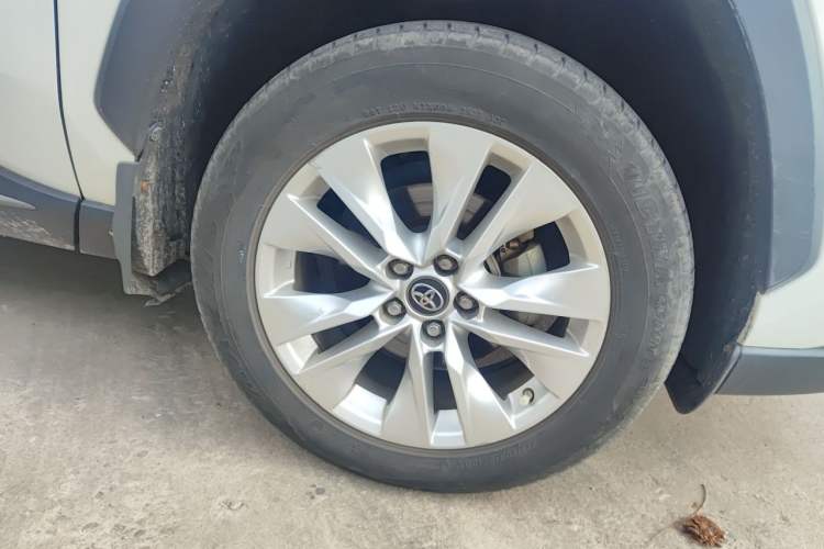 Used Toyota Wildlander 2022 Dual-Engine 2.5L E-CVT Two-Wheel Drive Leading Edition Right Front Wheel Hub