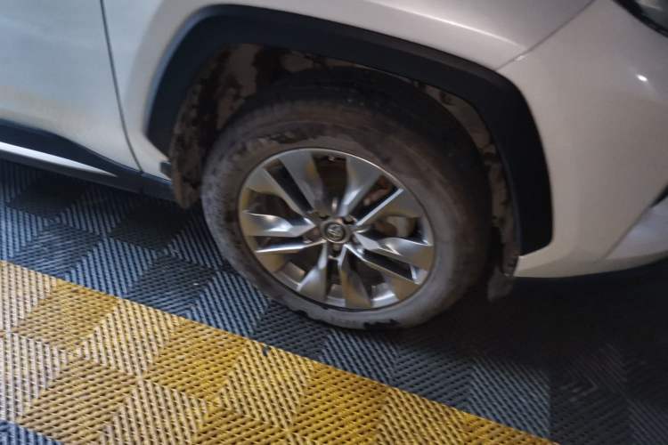 Used Toyota Wildlander 2022 2.0L CVT Two-Wheel Drive Luxury PLUS Edition Right Front Wheel Hub
