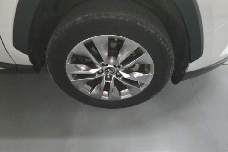 Used Toyota Wildlander 2022 2.0L CVT Two-Wheel Drive Luxury Edition Right Front Wheel Hub
