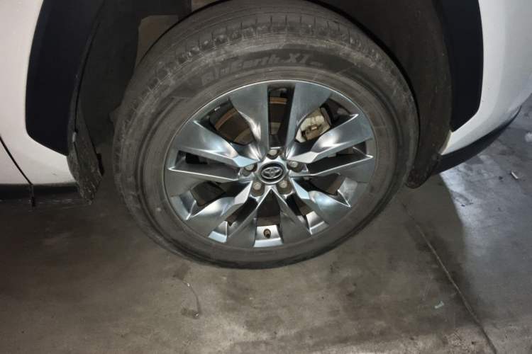 Used Toyota Wildlander 2022 2.0L CVT Two-Wheel Drive Luxury Edition Right Front Wheel Hub