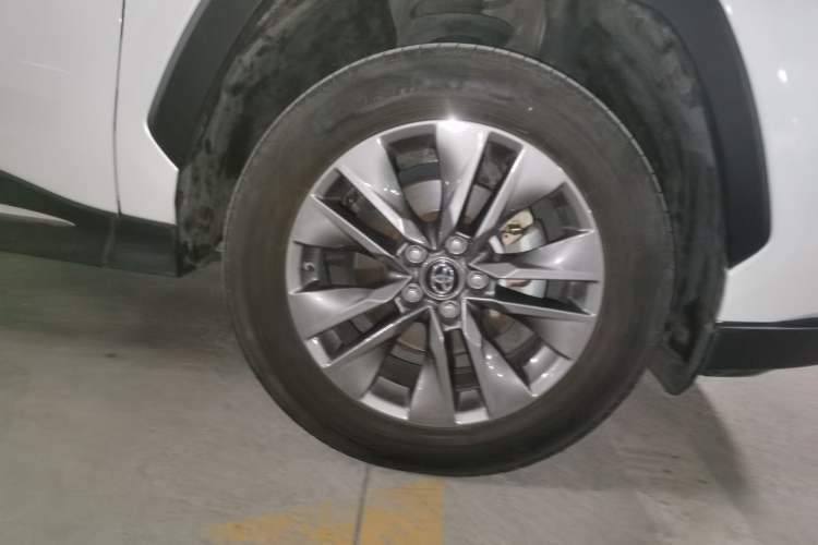 Used Toyota Wildlander 2022 2.0L CVT Two-Wheel Drive Luxury PLUS Edition Right Front Wheel Hub