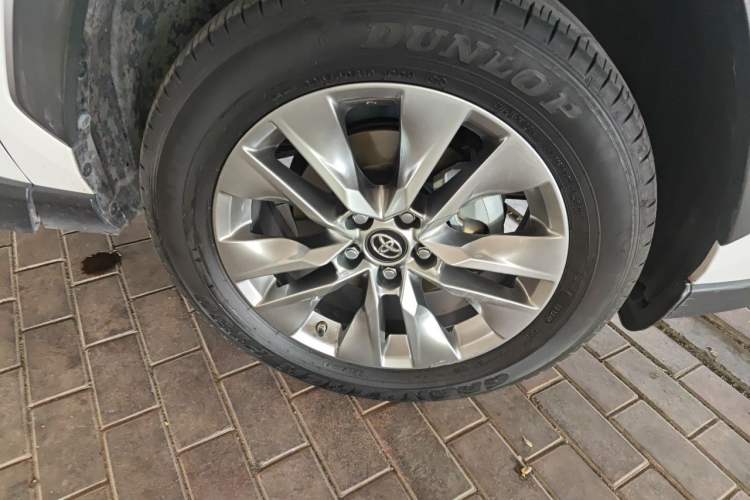 Used Toyota Wildlander 2022 Dual-Engine 2.5L E-CVT Two-Wheel Drive Luxury PLUS Edition Right Front Wheel Hub