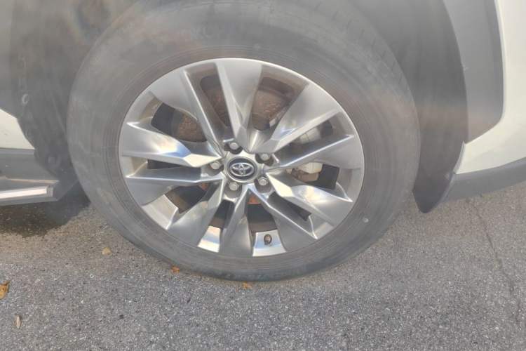 Used Toyota Wildlander 2022 Dual-Engine 2.5L E-CVT Two-Wheel Drive Prestige Edition Right Front Wheel Hub