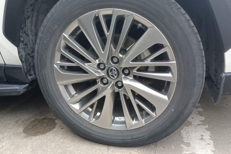 Used Toyota Wildlander 2022 2.0L CVT Two-Wheel Drive Prestige Edition Right Front Wheel Hub