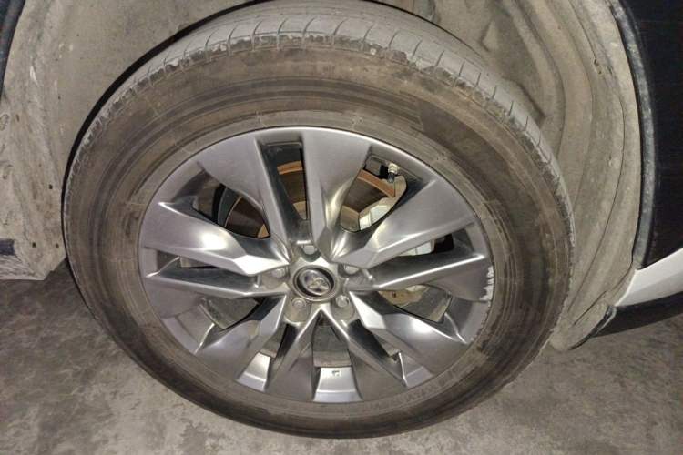 Used Toyota Wildlander 2022 2.0L CVT 4x4 Luxury PLUS Edition Right Front Wheel Hub