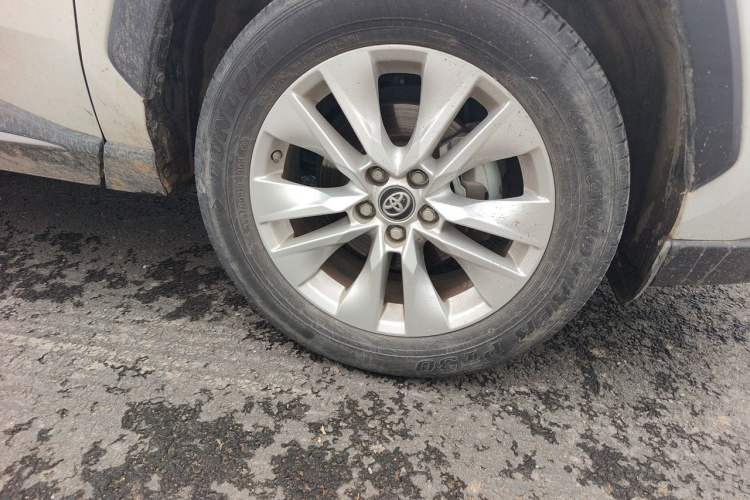 Used Toyota Wildlander 2022 Updated Version 2.0L CVT Two-Wheel Drive Leading Edition Right Front Wheel Hub