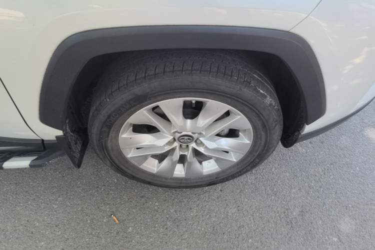 Used Toyota Wildlander 2022 Updated Version 2.0L CVT Two-Wheel Drive Leading Edition Right Front Wheel Hub