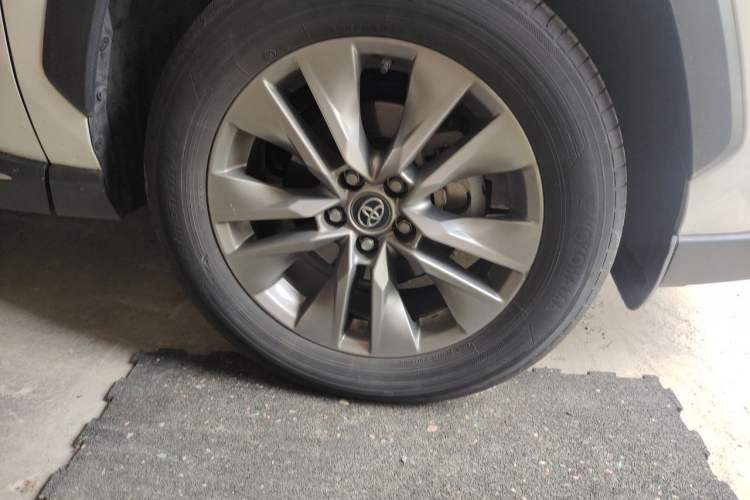 Used Toyota Wildlander 2022 2.0L CVT Two-Wheel Drive Luxury PLUS Edition Right Front Wheel Hub