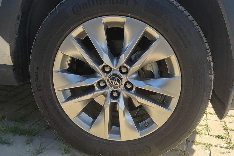 Used Toyota Wildlander 2022 Dual-Engine 2.5L E-CVT Two-Wheel Drive Luxury PLUS Edition Right Front Wheel Hub