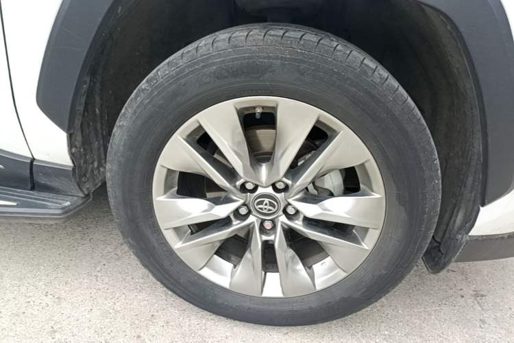 Used Toyota Wildlander 2022 Dual-Engine 2.5L E-CVT Two-Wheel Drive Luxury PLUS Edition Right Front Wheel Hub