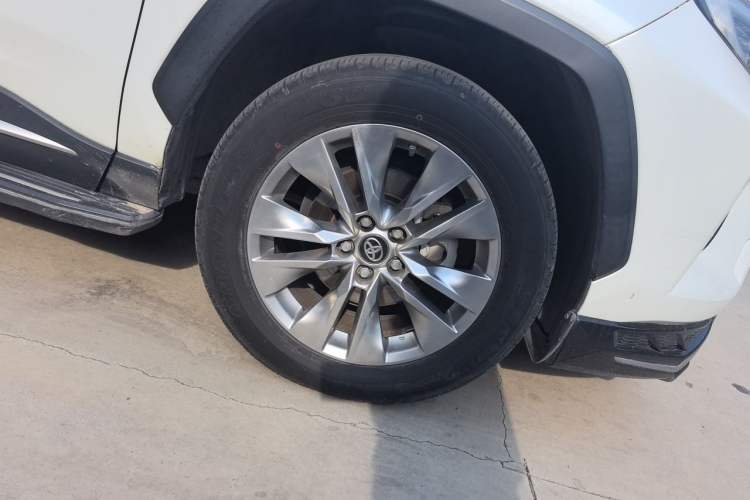 Used Toyota Wildlander 2022 Dual-Engine 2.5L E-CVT Four-Wheel Drive Luxury Edition Right Front Wheel Hub
