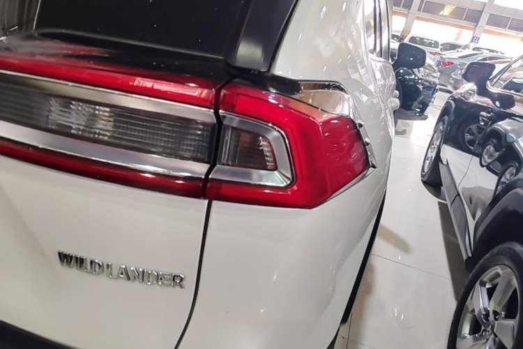 Used Toyota Wildlander 2022 Updated Version 2.0L CVT Two-Wheel Drive Leading Edition Right Rear Taillight