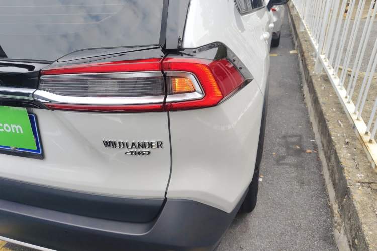 Used Toyota Wildlander 2022 2.0L CVT Four-Wheel Drive Luxury Edition Right Rear Taillight