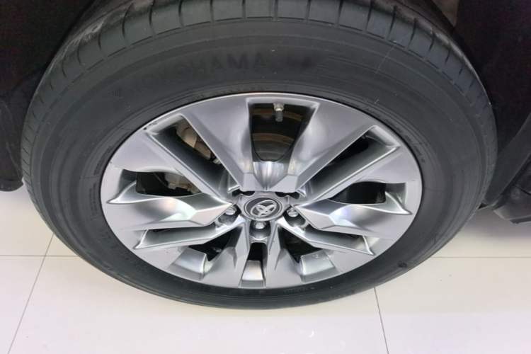 Used Toyota Wildlander 2022 2.0L CVT 4x4 Luxury PLUS Edition Right Rear Wheel Hub