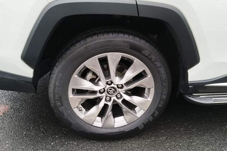 Used Toyota Wildlander 2022 2.0L CVT Four-Wheel Drive Luxury Edition Right Rear Wheel Hub