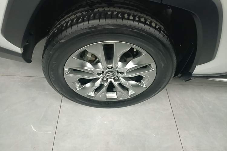 Used Toyota Wildlander 2022 2.0L CVT Two-Wheel Drive Luxury PLUS Edition Right Rear Wheel Hub