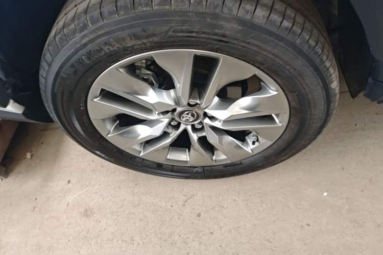 Used Toyota Wildlander 2022 2.0L CVT 4x4 Luxury PLUS Edition Right Rear Wheel Hub