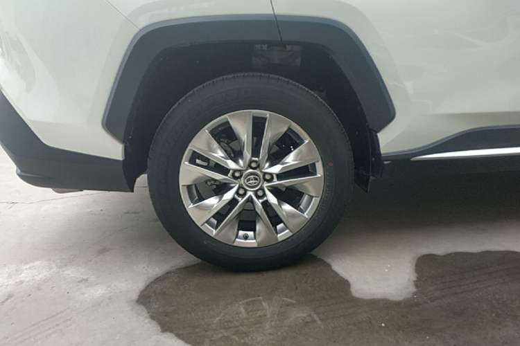 Used Toyota Wildlander 2022 2.0L CVT Two-Wheel Drive Luxury Edition Right Rear Wheel Hub