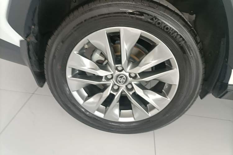 Used Toyota Wildlander 2022 2.0L CVT 4x4 Luxury PLUS Edition Right Rear Wheel Hub