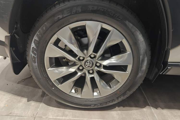 Used Toyota Wildlander 2022 2.0L CVT 4x4 Luxury PLUS Edition Right Rear Wheel Hub