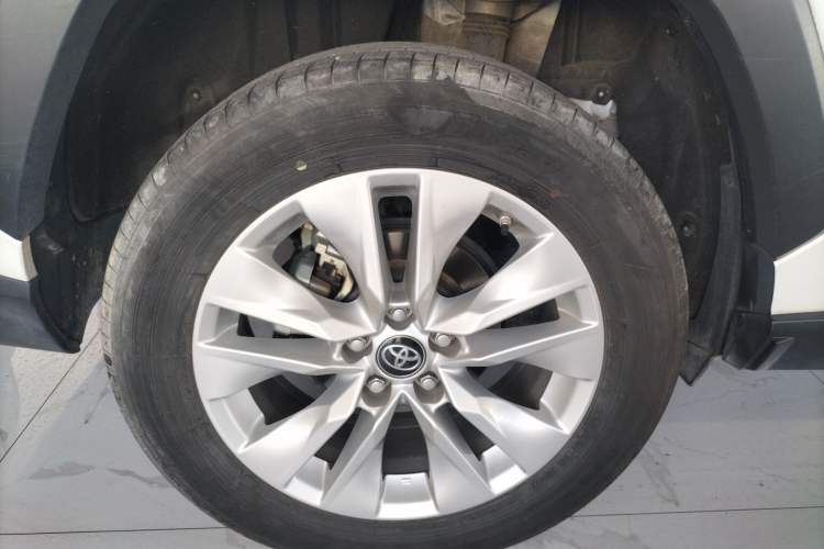 Used Toyota Wildlander 2022 Updated Version 2.0L CVT Two-Wheel Drive Leading Edition Right Rear Wheel Hub