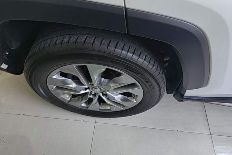 Used Toyota Wildlander 2022 Dual-Engine 2.5L E-CVT Two-Wheel Drive Prestige Edition Right Rear Wheel Hub