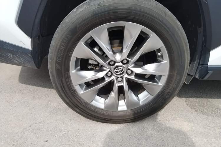 Used Toyota Wildlander 2022 2.0L CVT Two-Wheel Drive Luxury PLUS Edition Right Rear Wheel Hub