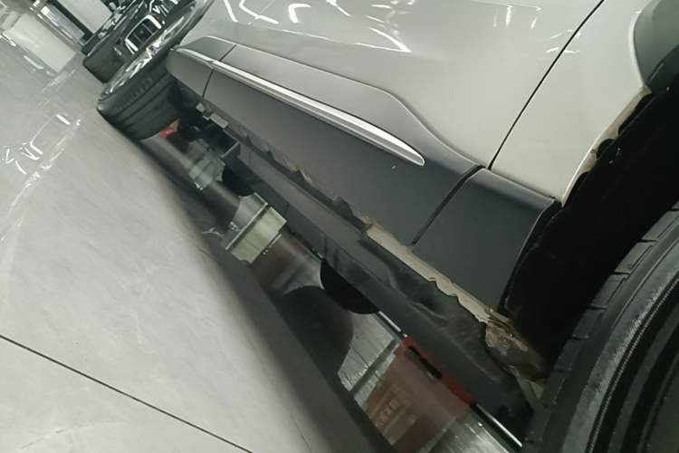 Used Toyota Wildlander 2022 2.0L CVT Two-Wheel Drive Luxury PLUS Edition Right Side Sill