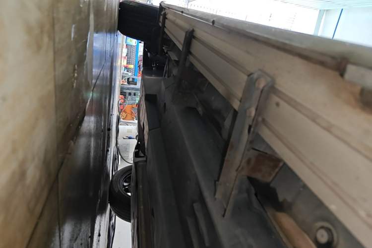Used Toyota Wildlander 2022 2.0L CVT Two-Wheel Drive Luxury PLUS Edition Right Side Sill