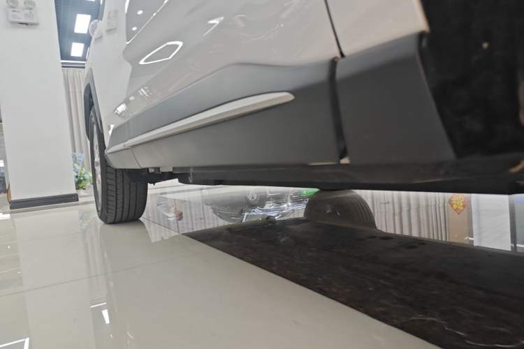 Used Toyota Wildlander 2022 2.0L CVT Two-Wheel Drive Luxury PLUS Edition Right Side Sill