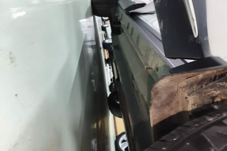 Used Toyota Wildlander 2022 2.0L CVT Two-Wheel Drive Luxury Edition Right Side Sill