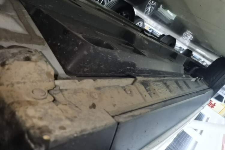 Used Toyota Wildlander 2022 2.0L CVT Two-Wheel Drive Luxury PLUS Edition Right Side Sill