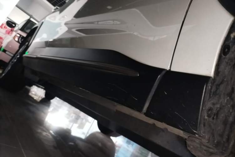 Used Toyota Wildlander 2022 2.0L CVT Two-Wheel Drive Luxury PLUS Edition Right Side Sill