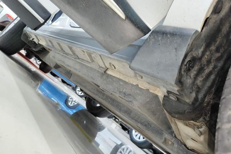 Used Toyota Wildlander 2022 2.0L CVT Two-Wheel Drive Luxury Edition Right Side Sill